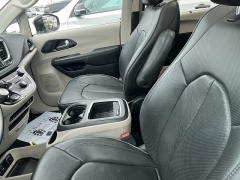 Used 2020 Chrysler Pacifica Limited FWD at Suburban Ford of Sterling Heights near Sterling Heights, MI