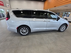 Used 2026  Chrysler Pacifica Limited FWD at Maxx Loans near St&period; Adrian&comma; MI