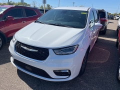 Used 2022 Chrysler Pacifica Hybrid Touring L FWD at Suburban Ford of Sterling Heights near Sterling Heights, MI