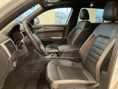 Used 2023  Volkswagen Atlas Cross Sport 3&period;6L V6 SEL Premium R-Line 4MOTION at Maxx Loans near St&period; Adrian&comma; MI