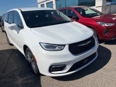 Used 2022 Chrysler Pacifica Hybrid Touring L FWD at Suburban Ford of Sterling Heights near Sterling Heights, MI