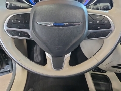 Used 2020  Chrysler Pacifica Limited FWD at Maxx Loans near St&period; Adrian&comma; MI