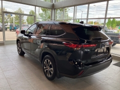Used 2020 Toyota Highlander 4d SUV AWD XLE at Suburban Ford of Sterling Heights near Sterling Heights, MI