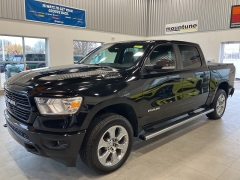 Used 2020  Ram 1500 Big Horn 4x4 Crew Cab 5'7" Box at Maxx Loans near St&period; Adrian&comma; MI