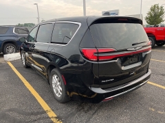 Used 2023 Chrysler Pacifica Touring L FWD at Maxx Loans near ,