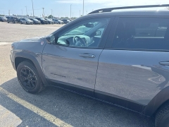 Used 2022  Jeep Cherokee Trailhawk 4x4 at Maxx Loans near St&period; Adrian&comma; MI