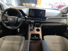 Used 2024  Toyota Sienna AWD &lpar;Natl&rpar; at Maxx Loans near St&period; Adrian&comma; MI