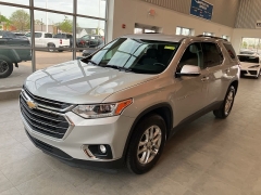 Used 2020 Chevrolet Traverse 4d SUV AWD LT Cloth w/1LT at Suburban Ford of Sterling Heights near Sterling Heights, MI