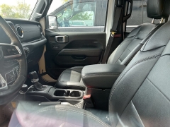 Used 2020 Jeep Gladiator Overland 4x4 at Maxx Loans near St. Adrian, MI