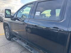 Used 2021  GMC Sierra 2500HD 4WD Crew Cab 172" AT4 at Maxx Loans near St&period; Adrian&comma; MI