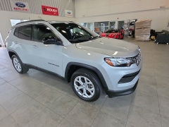 Used 2024  Jeep Compass Latitude 4x4 at Maxx Loans near St&period; Adrian&comma; MI