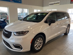 Used 2025  Chrysler Pacifica Select FWD at Maxx Loans near St&period; Adrian&comma; MI