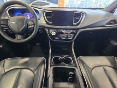Used 2025  Chrysler Pacifica Limited FWD at Maxx Loans near St&period; Adrian&comma; MI