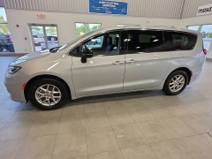 Used 2024  Chrysler Pacifica Touring L FWD at Maxx Loans near St&period; Adrian&comma; MI