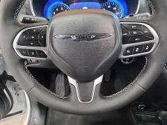 Used 2026  Chrysler Pacifica Select FWD at Maxx Loans near St&period; Adrian&comma; MI