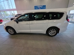 Used 2024  Chrysler Pacifica Touring L FWD at Maxx Loans near St&period; Adrian&comma; MI