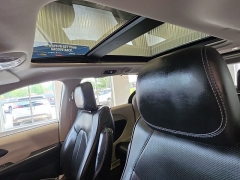 Used 2020  Chrysler Pacifica Limited FWD at Maxx Loans near St&period; Adrian&comma; MI