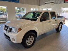 Used 2015  Nissan Frontier 2WD Crew Cab SWB Auto SV at Maxx Loans near St. Adrian, MI