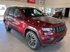 Used 2020  Jeep Grand Cherokee 4d SUV 4WD Trailhawk V8 at Maxx Loans near St. Adrian, MI
