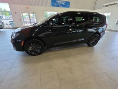 Used 2021  Chrysler Pacifica Limited AWD at Maxx Loans near St&period; Adrian&comma; MI