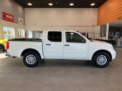 Used 2015  Nissan Frontier 2WD Crew Cab SWB Auto SV at Maxx Loans near St. Adrian, MI