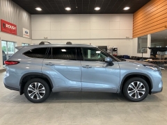 Used 2021 Toyota Highlander Hybrid XLE AWD at Maxx Loans near St. Adrian, MI