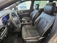 Used 2026  Chrysler Pacifica Limited FWD at Maxx Loans near St&period; Adrian&comma; MI