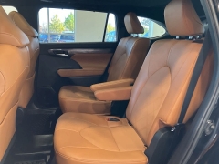 Used 2023  Toyota Highlander AWD (Natl) at Maxx Loans near St. Adrian, MI