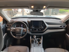 Used 2022 Toyota Highlander LE FWD at Suburban Ford of Sterling Heights near Sterling Heights, MI