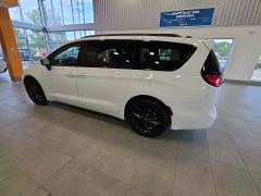 Used 2025  Chrysler Pacifica Limited FWD at Maxx Loans near St&period; Adrian&comma; MI