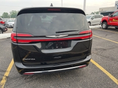 Used 2023 Chrysler Pacifica Touring L FWD at Maxx Loans near ,