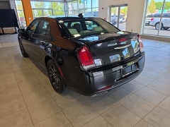 Used 2019  Chrysler 300 4d Sedan AWD S at Maxx Loans near St&period; Adrian&comma; MI