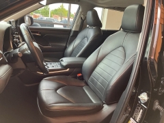 Used 2020 Toyota Highlander 4d SUV AWD XLE at Suburban Ford of Sterling Heights near Sterling Heights, MI