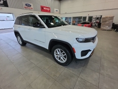 Used 2023  Jeep Grand Cherokee Laredo 4x4 at Maxx Loans near St&period; Adrian&comma; MI