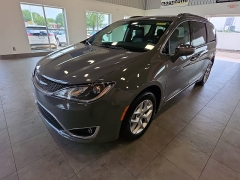 Used 2020  Chrysler Pacifica Limited FWD at Maxx Loans near St&period; Adrian&comma; MI