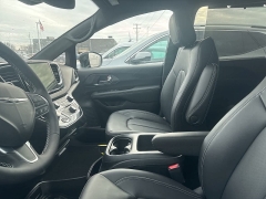 Used 2026  Chrysler Pacifica Select FWD at Maxx Loans near St&period; Adrian&comma; MI