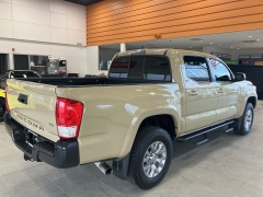 Used 2017  Toyota Tacoma Double Cab 5' Bed V6 4x2 AT &lpar;Natl&rpar; at Maxx Loans near St&period; Adrian&comma; MI