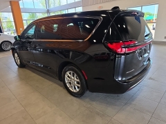 Used 2026  Chrysler Pacifica Select FWD at Maxx Loans near St&period; Adrian&comma; MI