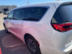 Used 2022 Chrysler Pacifica Hybrid Touring L FWD at Suburban Ford of Sterling Heights near Sterling Heights, MI