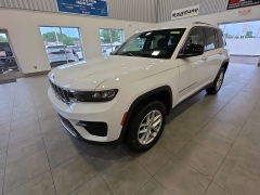 Used 2023  Jeep Grand Cherokee Laredo 4x4 at Maxx Loans near St&period; Adrian&comma; MI