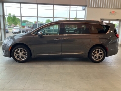Used 2019 Chrysler Pacifica Limited FWD at Suburban Ford of Sterling Heights near Sterling Heights, MI
