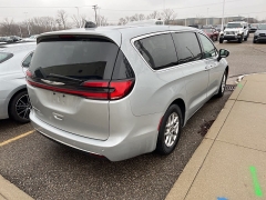 Used 2023  Chrysler Pacifica Touring L FWD at Maxx Loans near St&period; Adrian&comma; MI