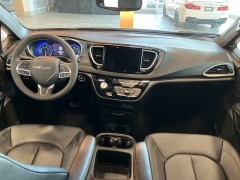 Used 2025  Chrysler Pacifica Select FWD at Maxx Loans near St&period; Adrian&comma; MI