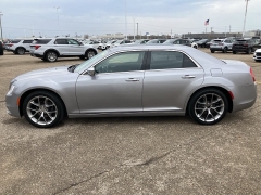 Used 2016 Chrysler 300C 4d Sedan V6 at Maxx Loans near ,