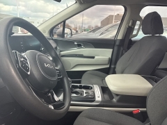 Used 2022  Kia Carnival LX Seat Package FWD at Maxx Loans near St&period; Adrian&comma; MI