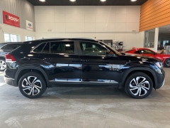 Used 2022  Volkswagen Atlas Cross Sport 2&period;0T SEL 4MOTION at Maxx Loans near St&period; Adrian&comma; MI