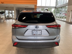 Used 2021 Toyota Highlander Hybrid XLE AWD at Maxx Loans near St. Adrian, MI
