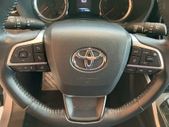 Used 2022 Toyota Highlander LE FWD at Suburban Ford of Sterling Heights near Sterling Heights, MI