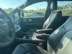 Used 2025  Chrysler Pacifica Limited FWD at Maxx Loans near St&period; Adrian&comma; MI
