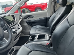 Used 2023 Chrysler Pacifica Touring L FWD at Maxx Loans near ,